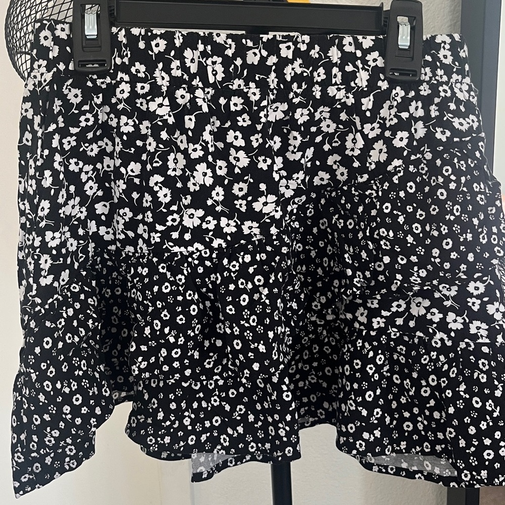 Art Class Monochrome Floral Skirt